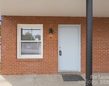 268 Ne Church Street N - Photo Thumbnail 1