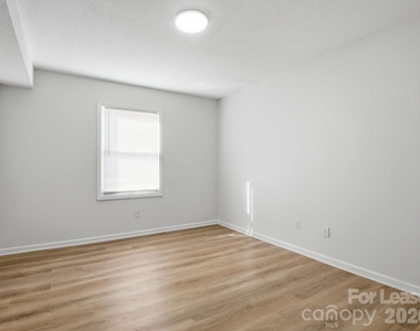 268 Ne Church Street N - Photo Thumbnail 8