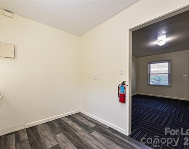 260 Ne Church Street N - Photo Thumbnail 9