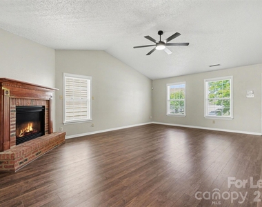 836 Chastain Avenue - Photo Thumbnail 3