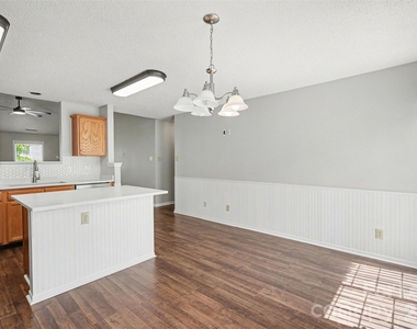 836 Chastain Avenue - Photo Thumbnail 7
