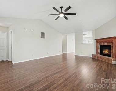 836 Chastain Avenue - Photo Thumbnail 5