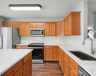836 Chastain Avenue - Photo Thumbnail 9