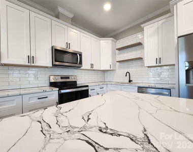 411 W 6th Avenue - Photo Thumbnail 4