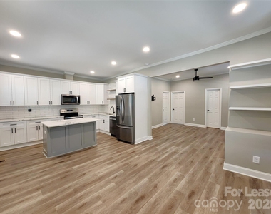 411 W 6th Avenue - Photo Thumbnail 3