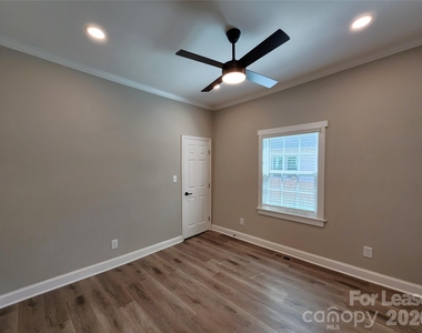 411 W 6th Avenue - Photo Thumbnail 12