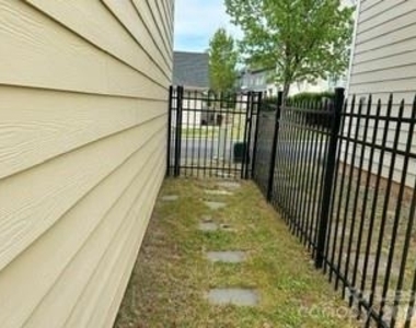 2413 Woodward Avenue - Photo Thumbnail 9