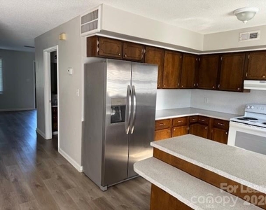 1334 12th Street Ne - Photo Thumbnail 5