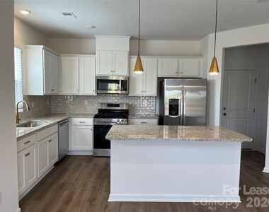 1014 Overbrook Place - Photo Thumbnail 2