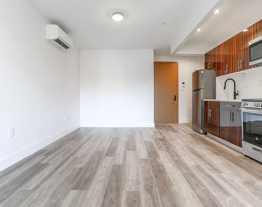 1117 Hoe Avenue - Photo Thumbnail 2