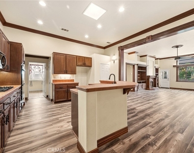 13724 Beaconsfield - Photo Thumbnail 10