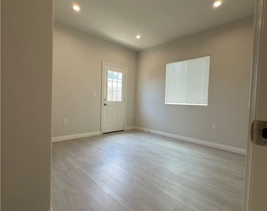 4831 Fiesta Ave Unit B - Photo Thumbnail 8