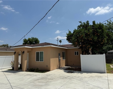 4831 Fiesta Ave Unit B - Photo Thumbnail 1