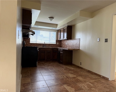 4831 Fiesta Ave - Photo Thumbnail 5