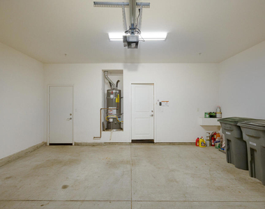 326 Lakeview Court - Photo Thumbnail 31