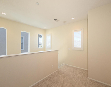 326 Lakeview Court - Photo Thumbnail 16