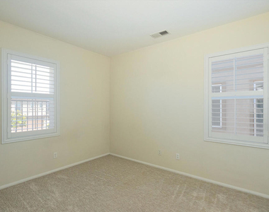 326 Lakeview Court - Photo Thumbnail 17