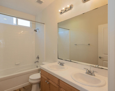 326 Lakeview Court - Photo Thumbnail 19