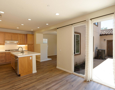 326 Lakeview Court - Photo Thumbnail 1