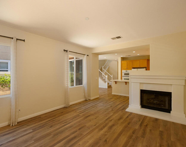 326 Lakeview Court - Photo Thumbnail 13