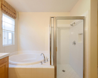 326 Lakeview Court - Photo Thumbnail 25