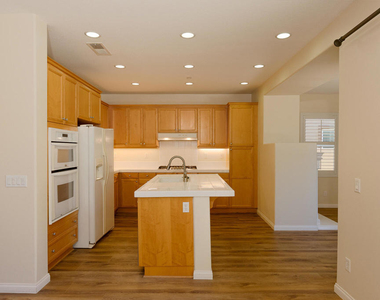 326 Lakeview Court - Photo Thumbnail 11