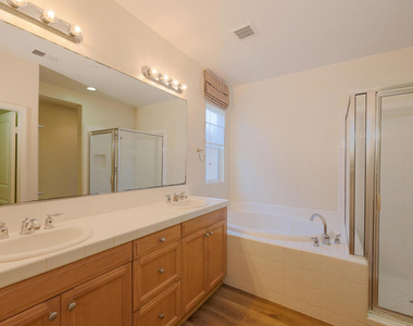 326 Lakeview Court - Photo Thumbnail 24