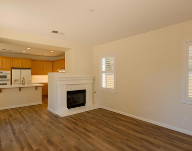 326 Lakeview Court - Photo Thumbnail 12