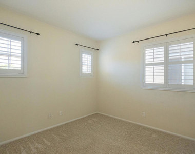 326 Lakeview Court - Photo Thumbnail 20