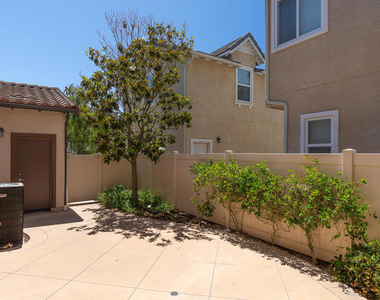 326 Lakeview Court - Photo Thumbnail 28