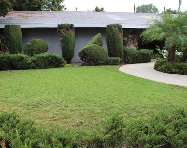 9642 Yolanda Avenue - Photo Thumbnail 5