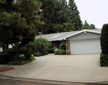 9642 Yolanda Avenue - Photo Thumbnail 2