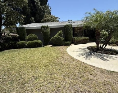 9642 Yolanda Avenue - Photo Thumbnail 4