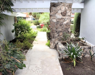 9642 Yolanda Avenue - Photo Thumbnail 32
