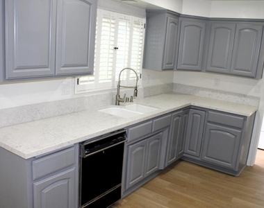 9642 Yolanda Avenue - Photo Thumbnail 10