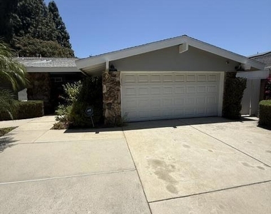 9642 Yolanda Avenue - Photo Thumbnail 1