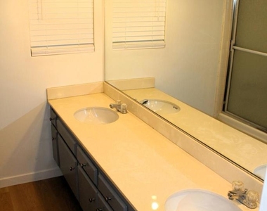 9642 Yolanda Avenue - Photo Thumbnail 27