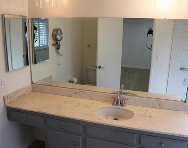 9642 Yolanda Avenue - Photo Thumbnail 15