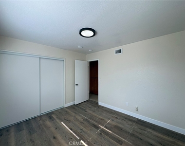 13233 East End Ave - Photo Thumbnail 6