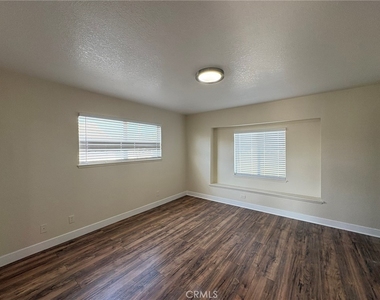 13233 East End Ave - Photo Thumbnail 10