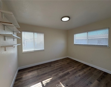 13233 East End Ave - Photo Thumbnail 8