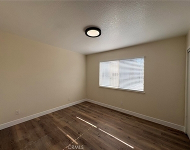 13233 East End Ave - Photo Thumbnail 5