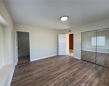 13233 East End Ave - Photo Thumbnail 11
