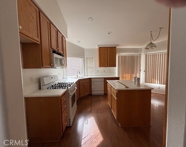1066 Birch Lane - Photo Thumbnail 5