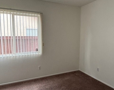 1066 Birch Lane - Photo Thumbnail 17
