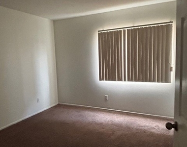 1066 Birch Lane - Photo Thumbnail 16