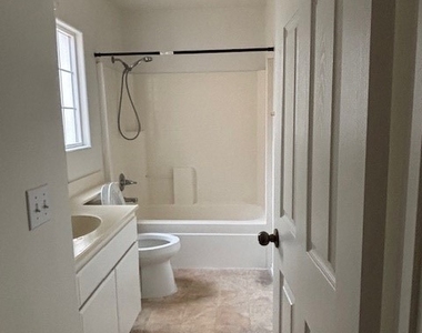 1066 Birch Lane - Photo Thumbnail 14