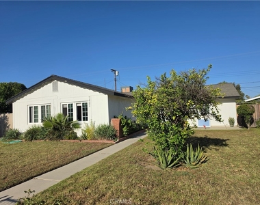 7422 Shoup Avenue - Photo Thumbnail 4