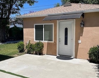 6504 Hesperia Avenue - Photo Thumbnail 12