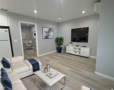 6504 Hesperia Avenue - Photo Thumbnail 1